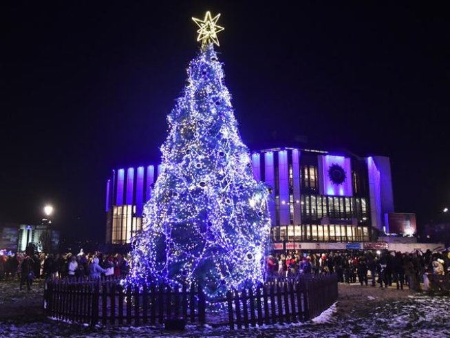 Запалване на светлините на елхата в София през 2017г. Снимка: Булфото