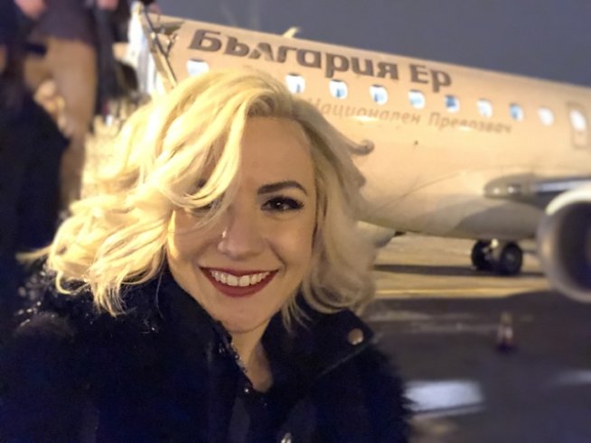 Поли Генова