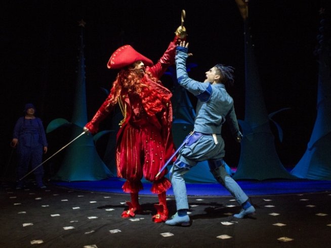 Кадър от спектакъла "Питър Пан".