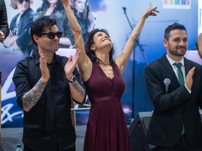 Кои звезди минаха по червения килим на премиерата на „Диви и щастливи“