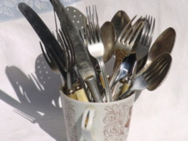 Хитър начин да измием захабени домакински прибори