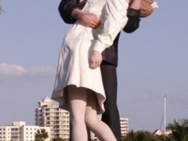 Влюбени в асансьора или между чаршафите