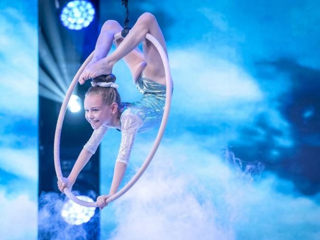 Малката акробатка Адриана Хаджитенева отива на финал на „България търси талант“