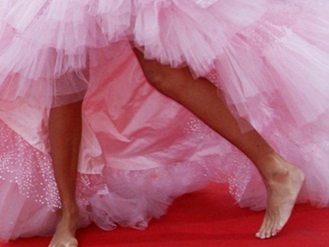 Масаж и хидрогимнастика облекчават подутите крака на бременните