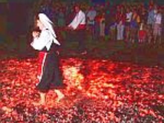 Мистичният танц върху жарава