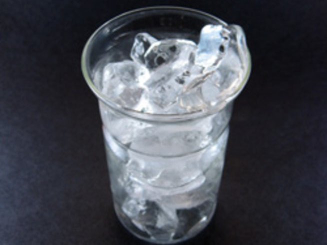 Подмладяващ масаж за лице с кубче лед