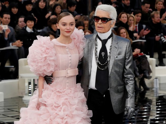 Карл Лагерфелд и дъщерята на Джони Деп, Лили Роуз Деп. Снимка: Reuters