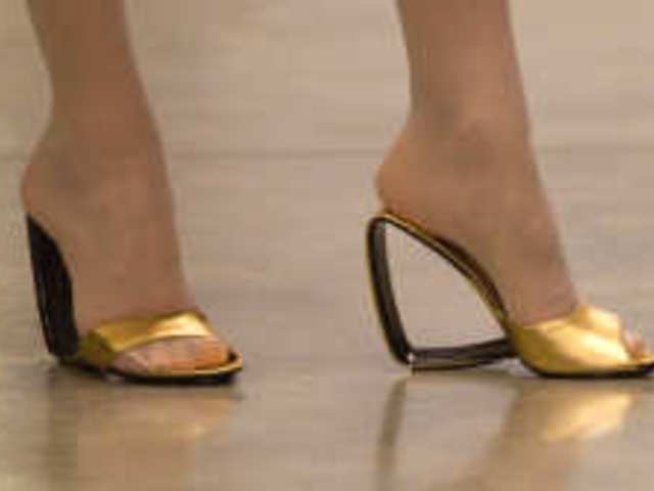 Удобни ли са високите обувки без ток