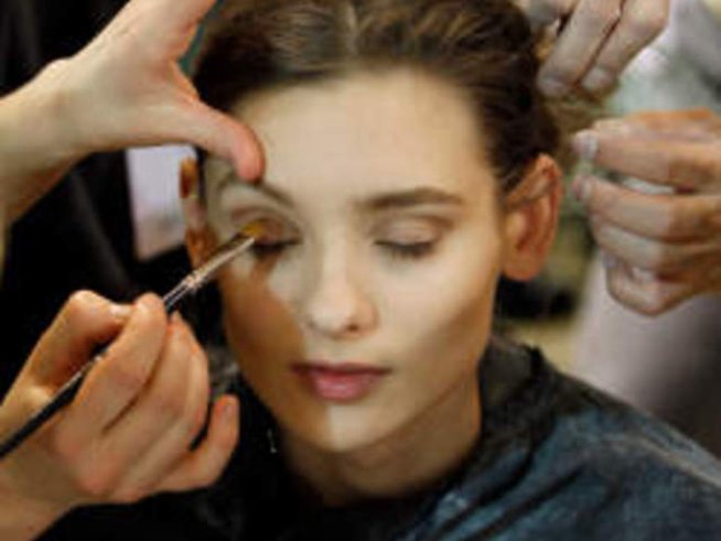 Скрийте тъмните кръгове под очите с няколко трика