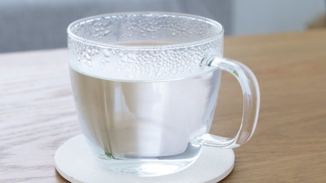 3 причини да пиете топла вода всяка сутрин. Снимка: istock