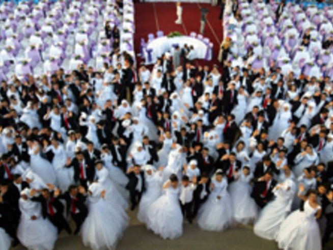 Модерните сватбени рокли за 2012