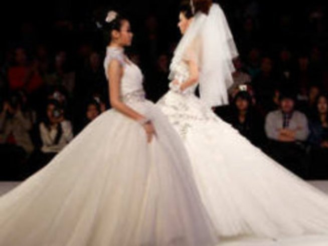 Сватбени рокли