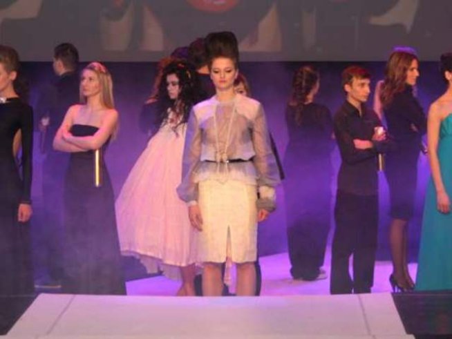 Прическите за лято 2012 – женствеността отстъпва на ексцентризма