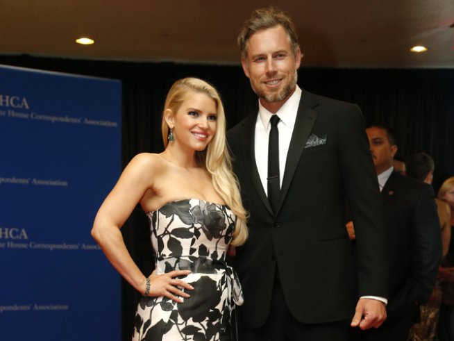 Джесика Симпсън и съпругът ѝ Ерик Джонсън. Снимка: Reuters