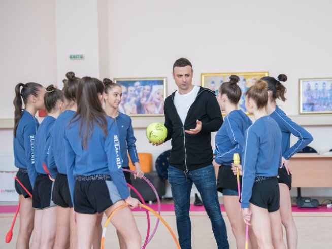 Димитър Бербатов засне фотосесия с ансамбъла по художествена гимнастика