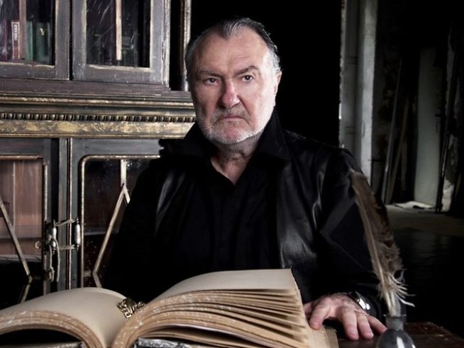 Васил Михайлов в образа на Дон Жуан в "Завещанието на целомъдрения женкар."