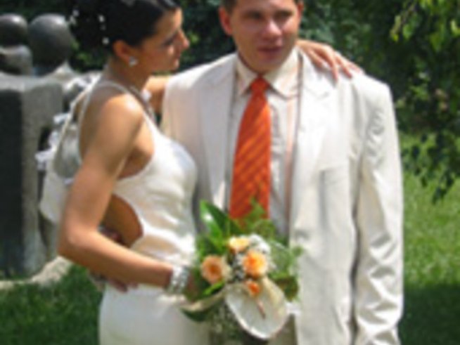 Нежно ухание на кремави рози