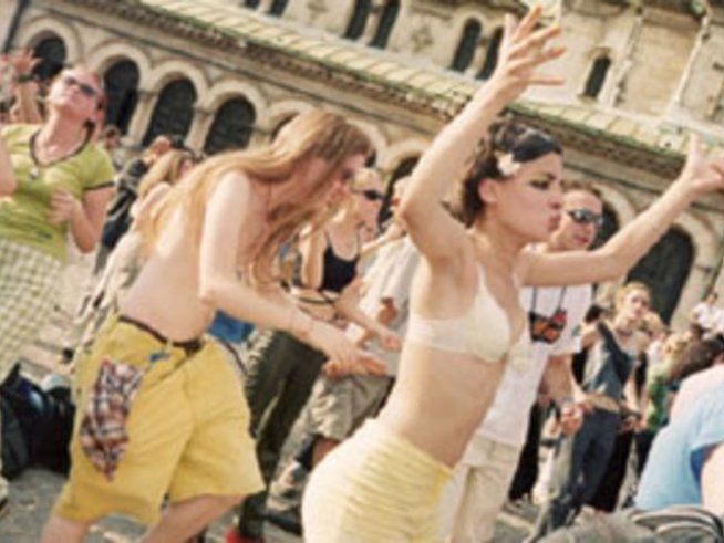 8 часа електронна музика