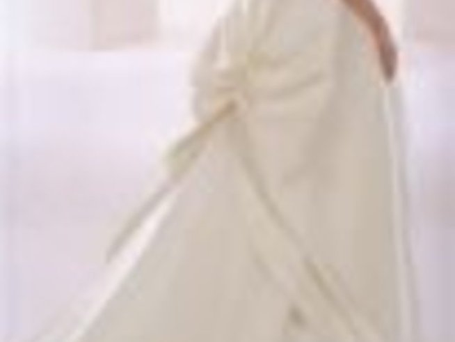 Дълга, бяла рокля