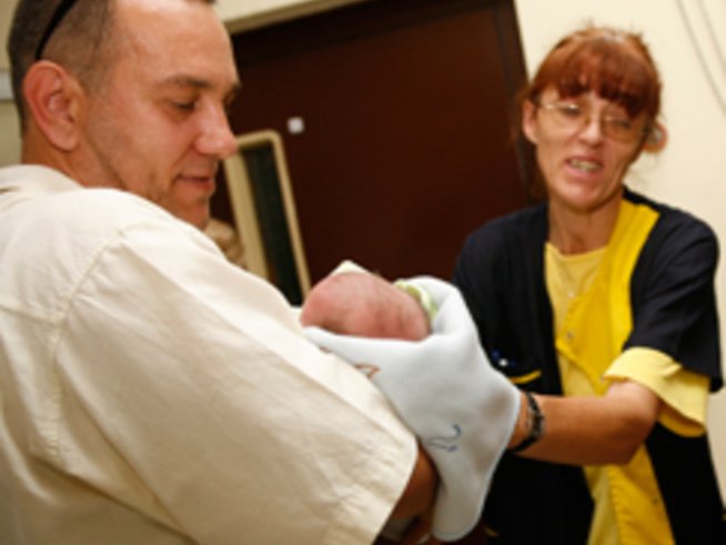 Кой да дойде на изписването на бебето?