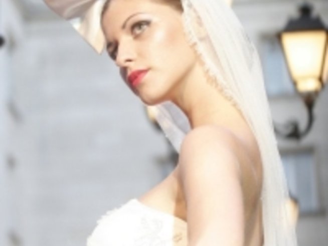 Приказна булка открива ревю 