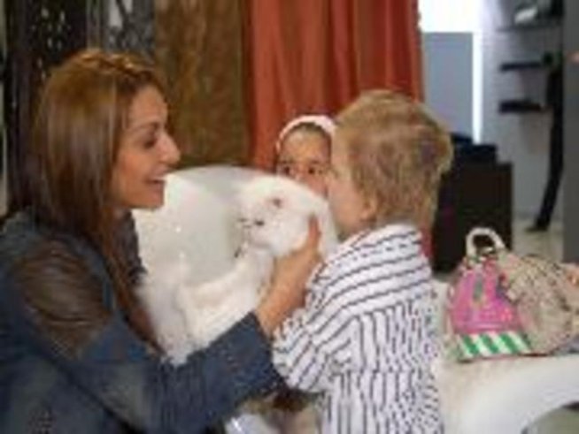 Фотоизложба Дете с коте