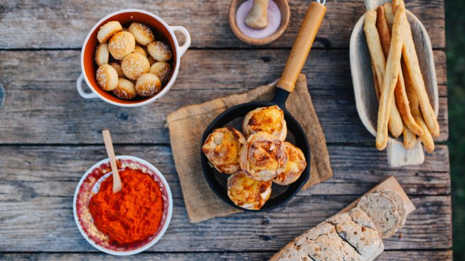 Традиционни питки със сирене за Димитровска задушница. Снимка: istock