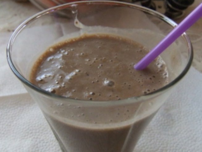 Енергийна закуска с банан и сусамов тахан