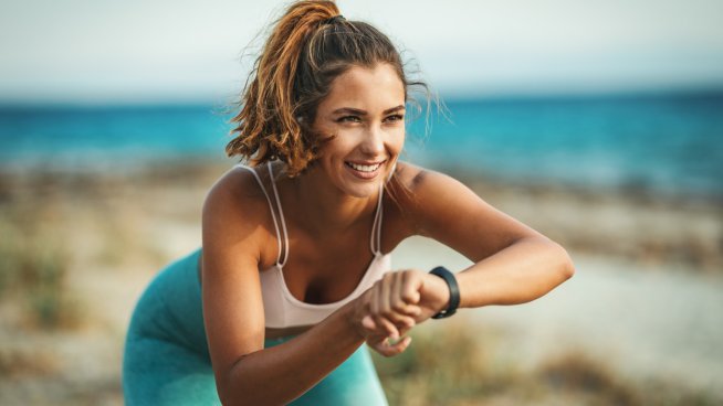 Опитайте клекове с дъмбели. Снимка: istock