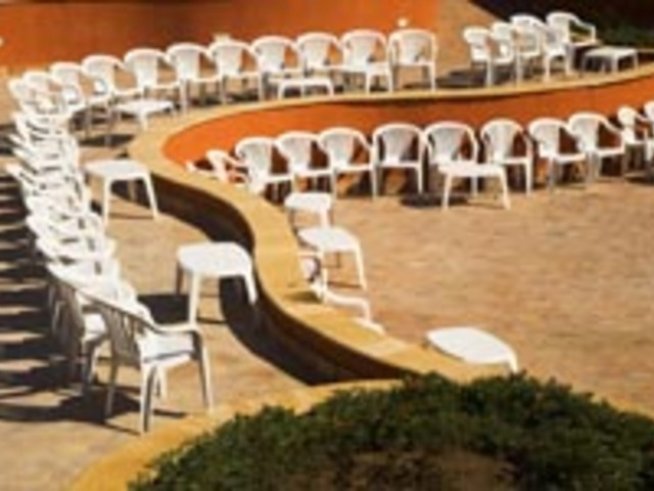 Да почистим белите пластмасови мебели