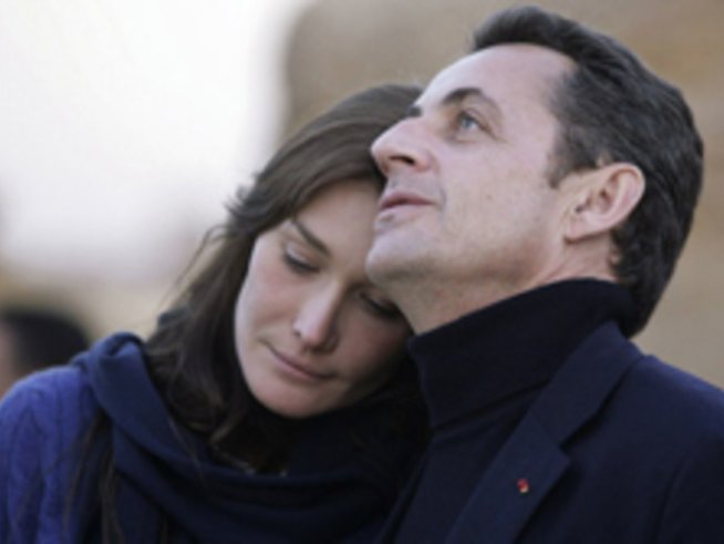 Карла Бруни-Саркози е бременна с близнаци