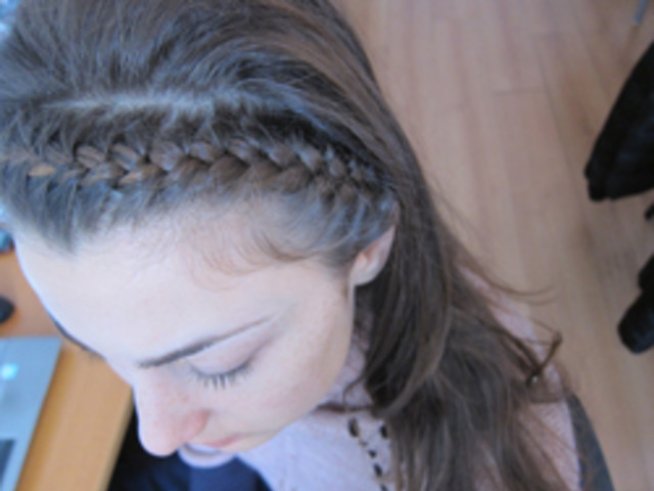 Модните плитки в косата – и за празник и за делник