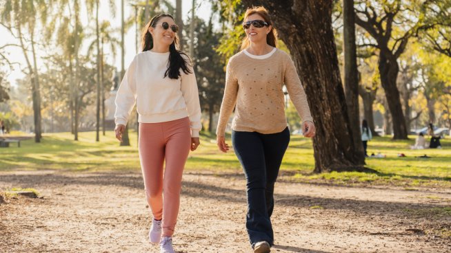 Ходенето пеш подобрява сърдечното здраве и нивата на кръвната захар.Снимка: istock