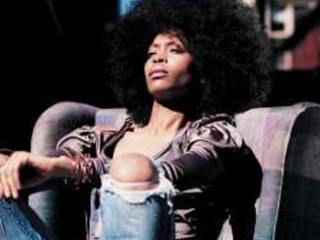 Изискванията на звездите на Elevation – биопродукти и български пощенски картички