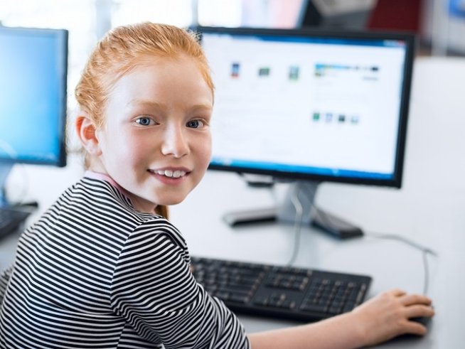 В Русская школа се учат два езика от предучилищен клас