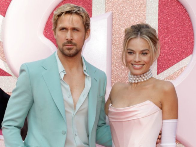 Марго Роби и Райън Гослинг влизат в образите на Барби и Кен. Снимка: Getty images.