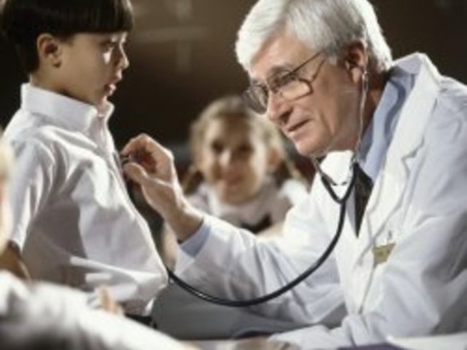 Връщат лекарите в детските градини и училищата