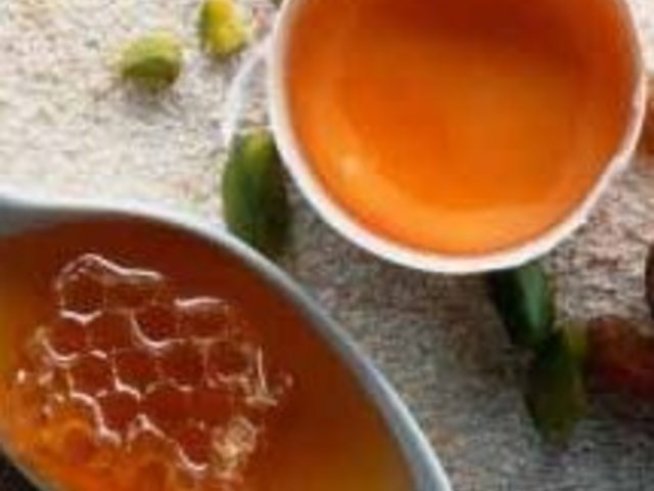 Жълтъчно-медена маска за слънчево настроение