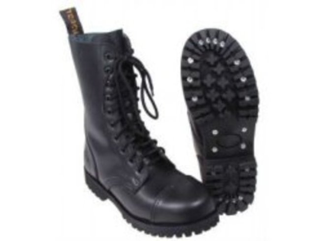 Цената на една хвърлена обувка