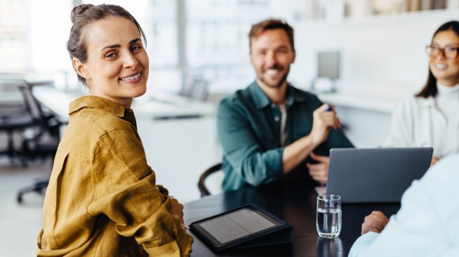 7 начина колегите да ви харесат. Снимка: istock