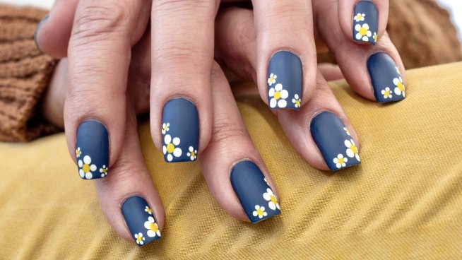 10 разкошни идеи за пролетен маникюр. Снимка: istock