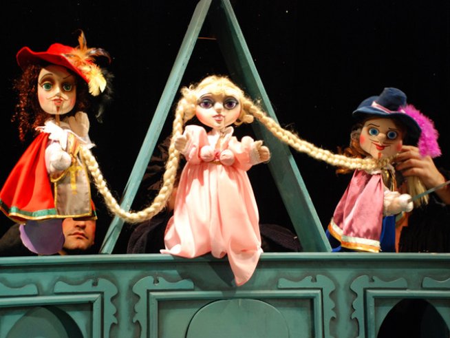 Снимка: Столичен куклен театър, "В лунната стая"