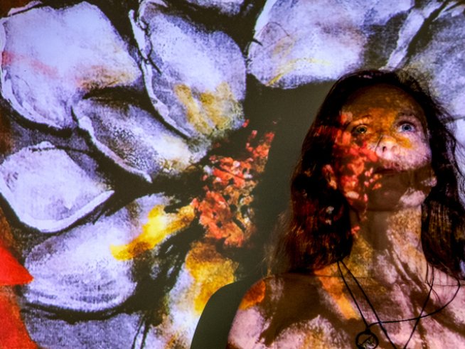 Популярни хора с увреждания вдъхновяват изложбата „Изкуство с увреждания“