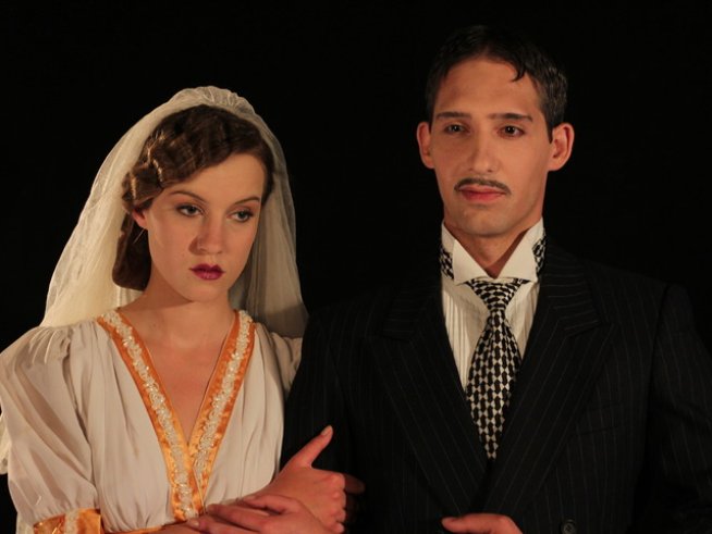 Кадър от спектакъла "Госпожа Министершата" в театър "София". 