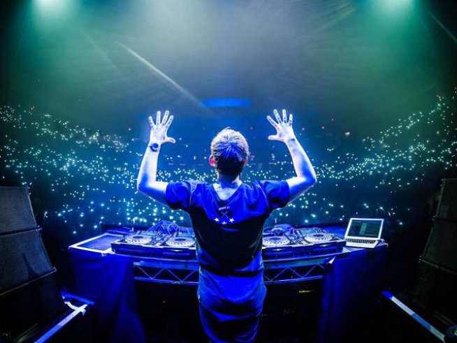  FLIRT в най-чиста форма на DJ партито на годината