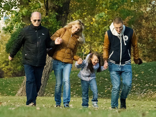 Семейството на малката Яница, която има синдром на Даун. Забелязахте ли колко са щастливи?