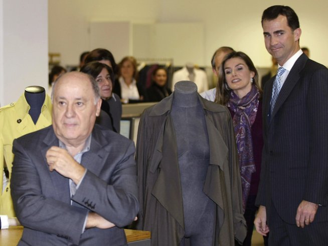 Амансио Ортега в компанията на крал Фелипе VI и кралица Летисия. Снимка: Reuters