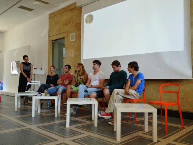 Посланиците на Нощта на театрите - (отляво надясно) прима балерината Марта Петкова, балетистът Никола Хаджитанев, актьорите Силвия Петкова, Иво Аръков, Дарин Ангелов и Ованес Торосян.