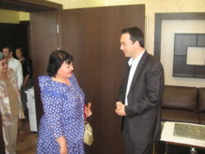 Принцеса фон Саксен с поредно дарение