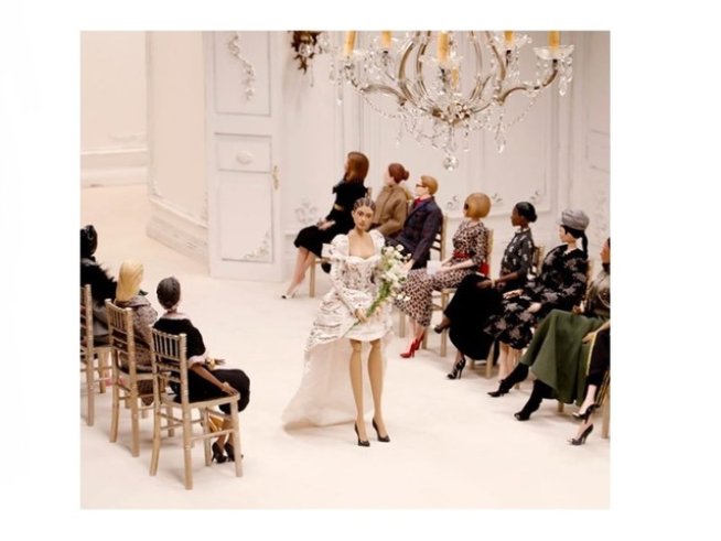 Снимка: instagram moschino